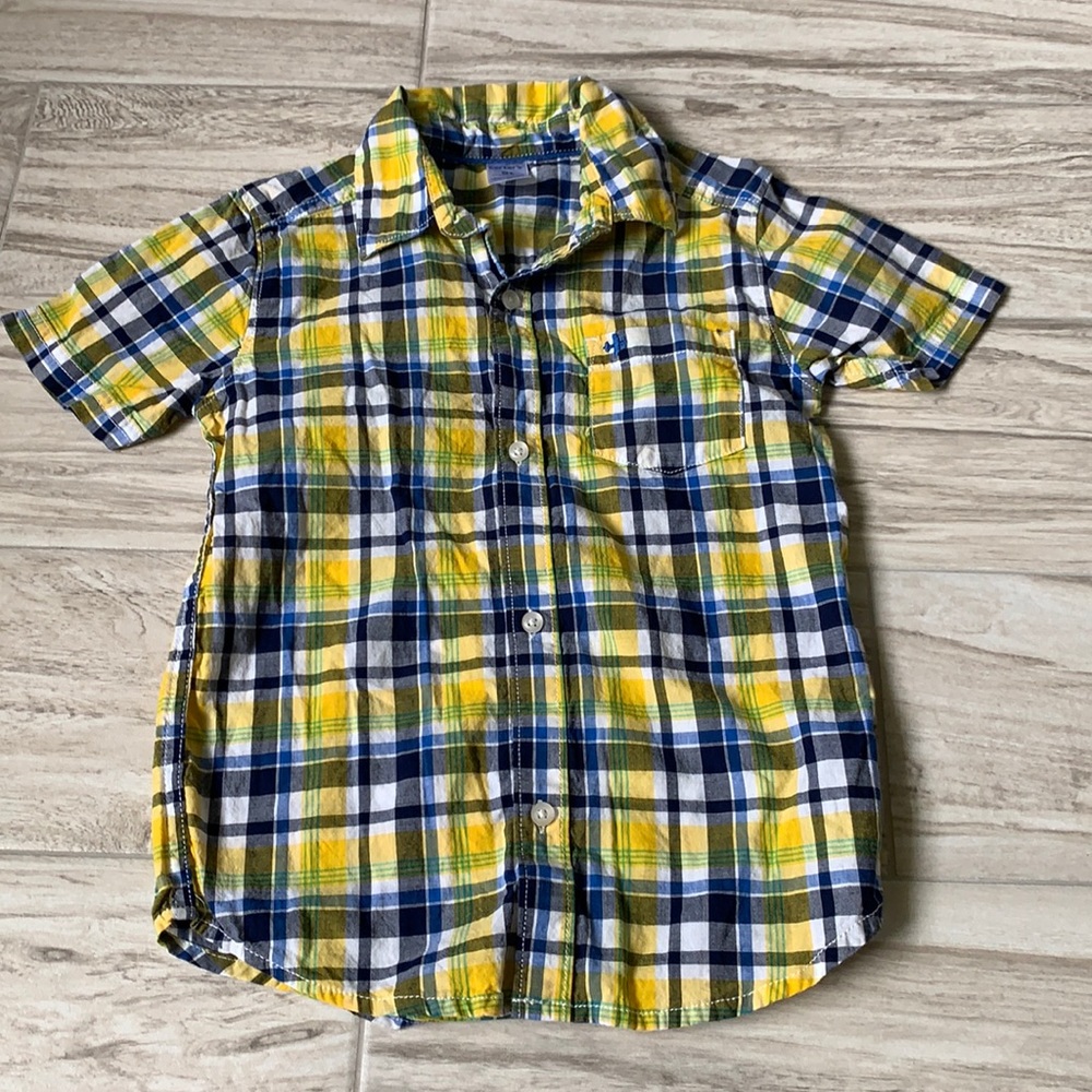 • Carter’s plaid button down shirt, 5T •